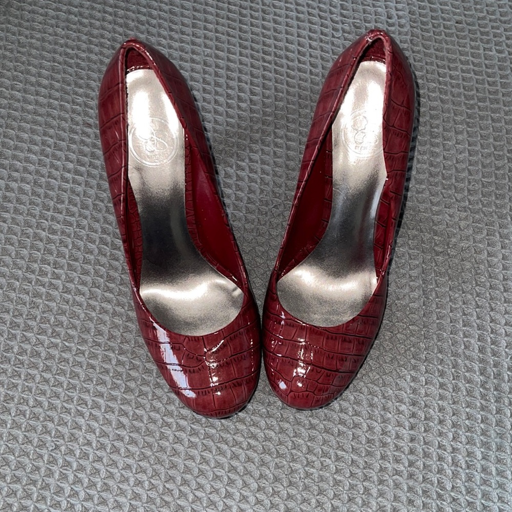 Brand new Jessica Simpson pumps.